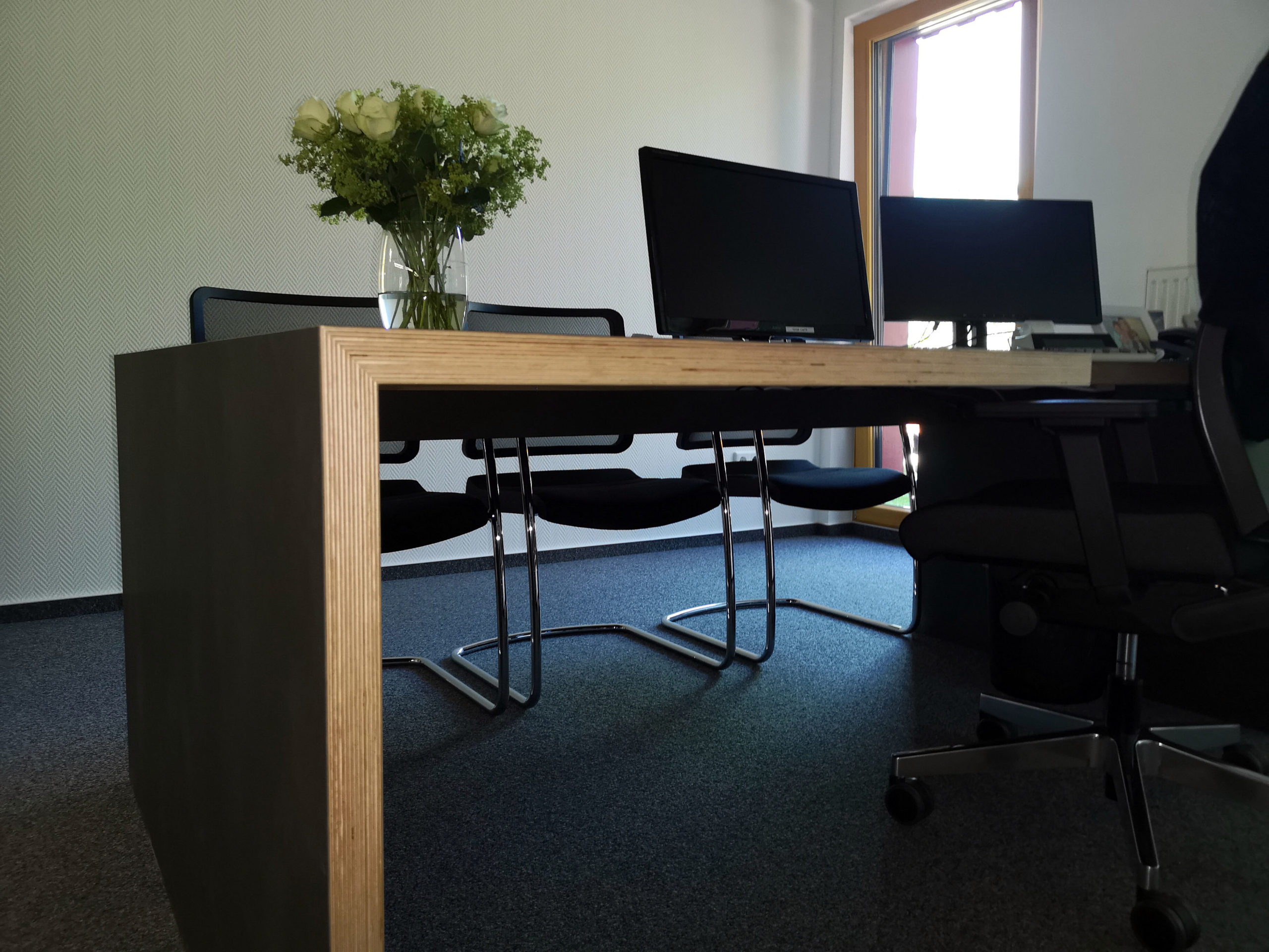 Büroeinrichtungen aus Holz. Exclusiv | modern | individuell